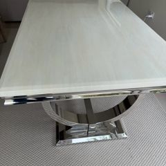 Stunning marble table like new
