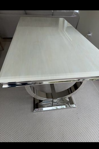 Stunning marble table like new