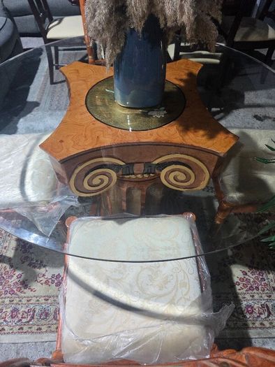 table+6 chairs+displqy cabinet
