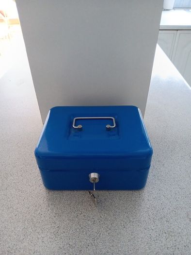 Cash box