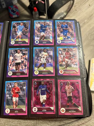 football cards + binders (offers Welcome )