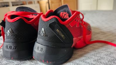 Kids Basketball shoes / D.O.N. Issue 4