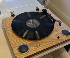 Record Player + 7 Vinyls