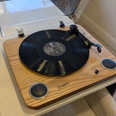 Record Player + 7 Vinyls