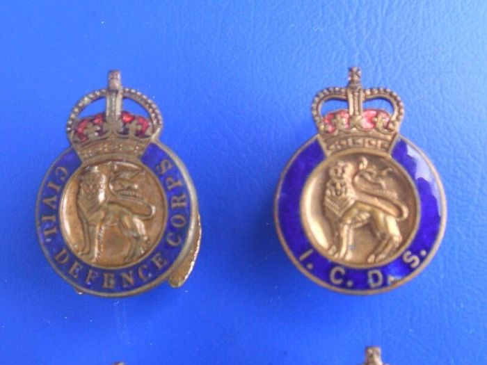 Civil Defence Corps & ICDS (Cold War era) - 4 x civil defence volunteer badge (1940s - 1960s)