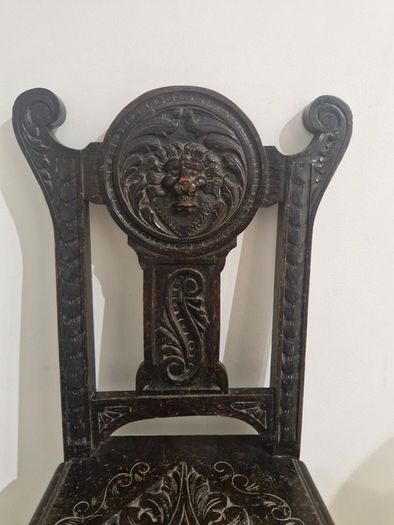 Carved oak antique chair with lion face motif
