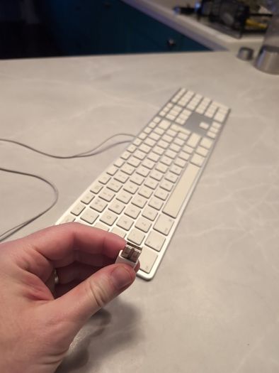 Apple Wired Keyboard (USB) A1243