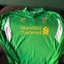 Reina signed Liverpool jersey Image 3