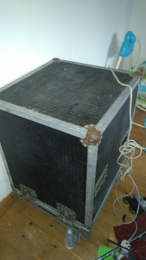 Amp /mixer rack flight case on wheels