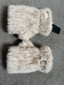New beige faux fur mittens