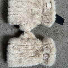 New beige faux fur mittens