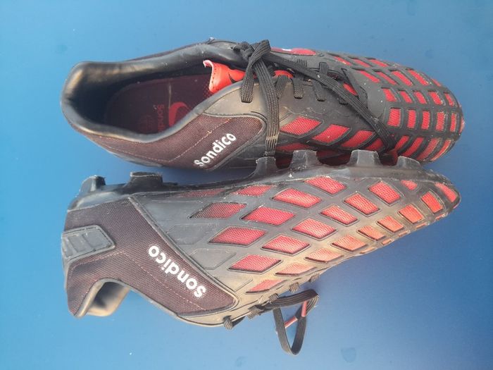 Football boots,size 7.5 (40)