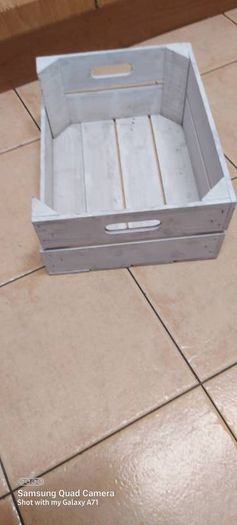 wooden display advertising crisps crate,good condition, buyer collects,or pays postage,