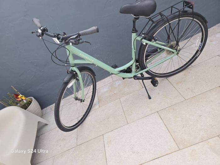 Women's bike with cushioned seat