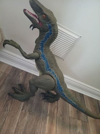 Super Colossal Velociraptor