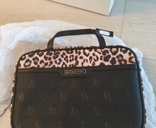 Victoria's secret hanging cosmetic case