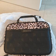 Victoria's secret hanging cosmetic case