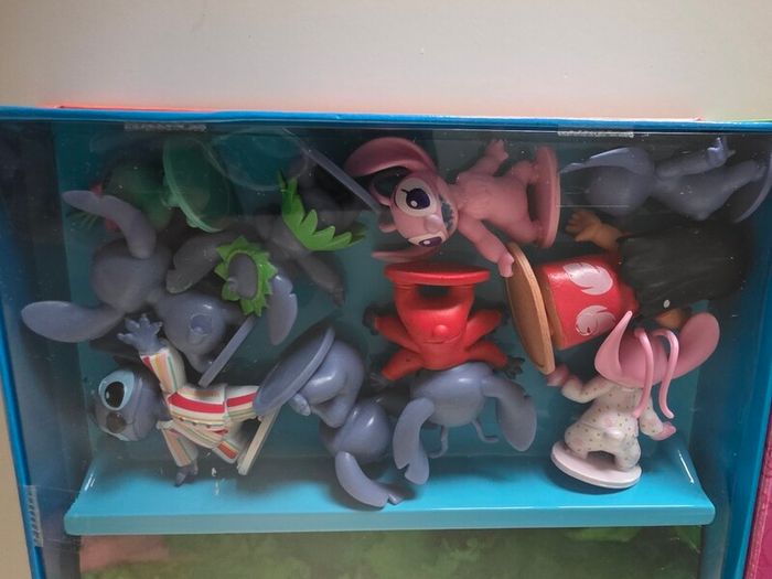 Stitch book with 10 figurines