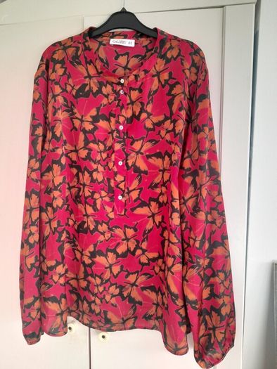 ladies  button print top
