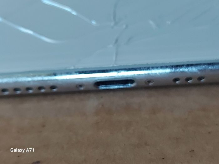6 Mobile Phones for parts or repair, not powering on