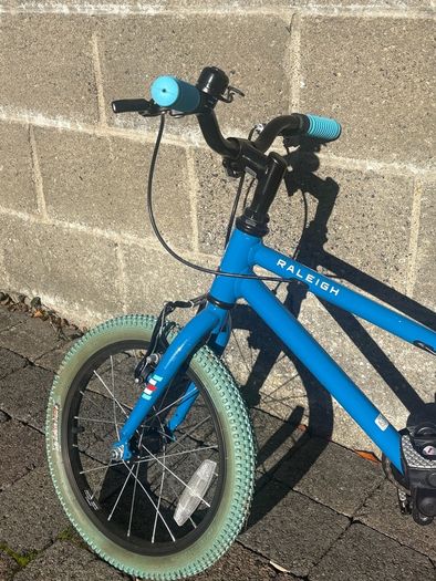 Raleigh Pop 16 Kids Bike in Blue