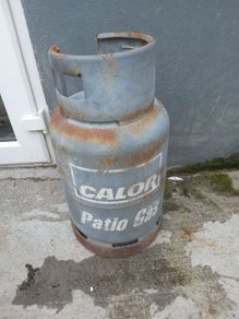 Patio gas bottles (full)