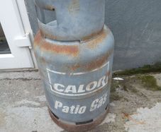 Patio gas bottles (full)