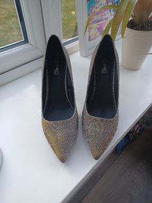 New Womens Metallic Heels Size 6