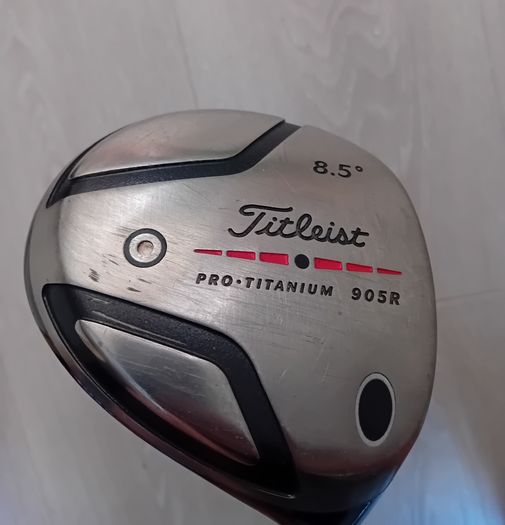 Titleist 905R driver.