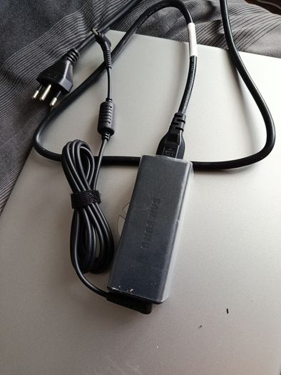 Laptop cable charger Samsung