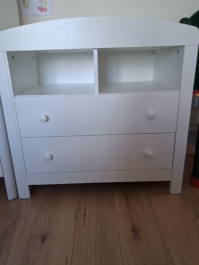 Nursey table and drawers