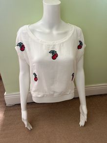 White decorated Bsk top