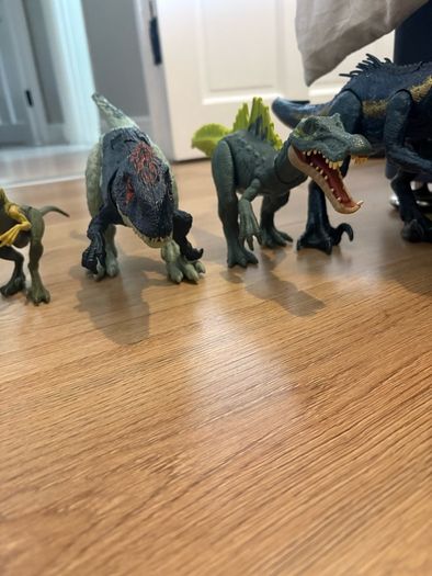 4 dinosaur excellent condition