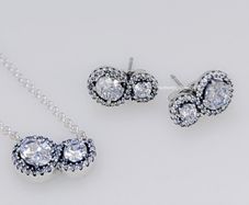 Pandora Embracing Halo Necklace  Brand New