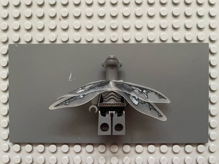 lego Star Wars sw0382 Geonosian Zombie minifigure - Dark Bluish Gray, with Wings