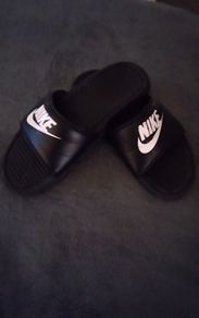 NIKE Slides/Colour: Black .. Size: 7 UK/41 EU.. Price Drop