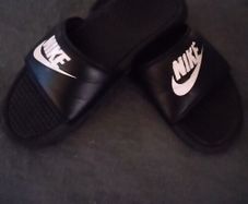 NIKE Slides/Colour: Black .. Size: 7 UK/41 EU.. Price Drop