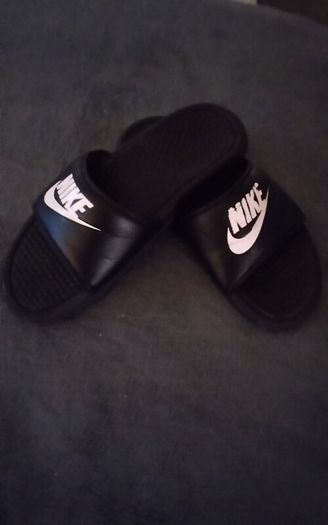 NIKE Slides/Colour: Black .. Size: 7 UK/41 EU