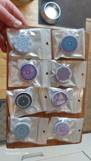 Pop Sockets Free Post