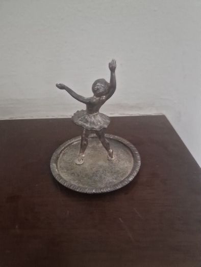 ballerina ring holder
