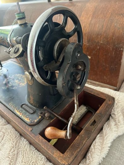 Antique singer sowing machine