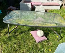 Outdoor garden table and chairs- free to take away. Just need clean