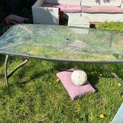 Outdoor garden table and chairs- free to take away. Just need clean