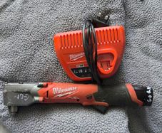 Milwaukee M12 right impact wrench
