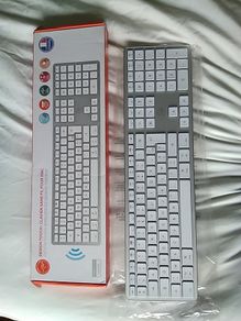 Mobilitylab Design Touch Wireless Keyboard for Mac OS..French Layout