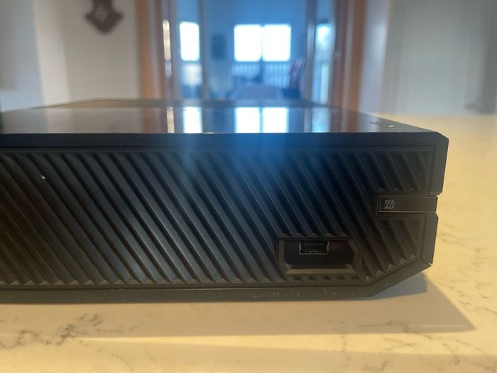 xbox one with 2 controllers Read description