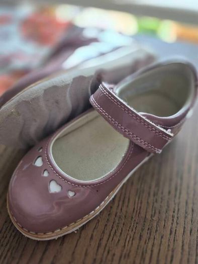 clarks girls shoe 7 1/2, 25w, 8w