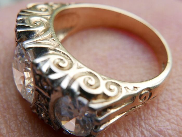 Vintage 9ct Solid Gold 375 Beautiful Trilogy Ring 10,2g