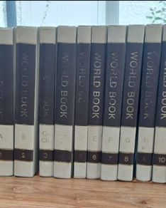 World Book Encyclopedia 1975 26 Vol Complete with World Events in Gold Gilt