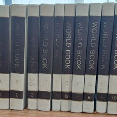 World Book Encyclopedia 1975 26 Vol Complete with World Events in Gold Gilt
